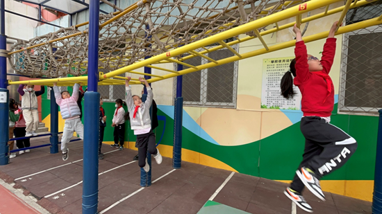 创新体育活动这所小学有办法(图1)