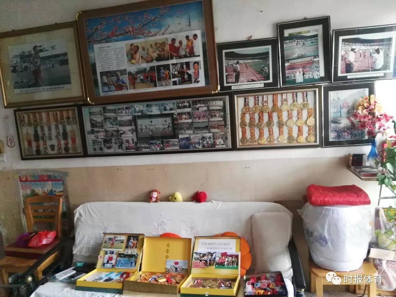 完美体育网站我身边的健身达人拿了119枚金牌的济南“冠军奶奶”分享跑步“秘诀”：年轻人要注意脚步老年人要跑得舒服(图3)