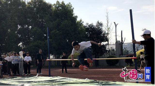 尚美少年展风采跃动赛场向未来峨眉二小举行第55届田径运动会(图5)