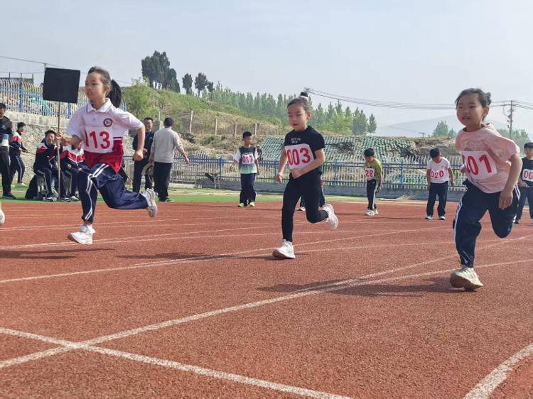 莱芜区和庄学校举行2026春季田径运动会(图2)