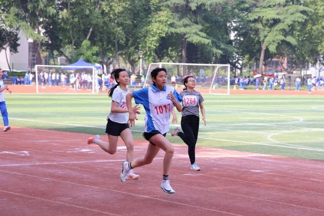 西安太白学校第八届体育节暨第28届田径运动会圆满完美体育网站落幕！(图2)