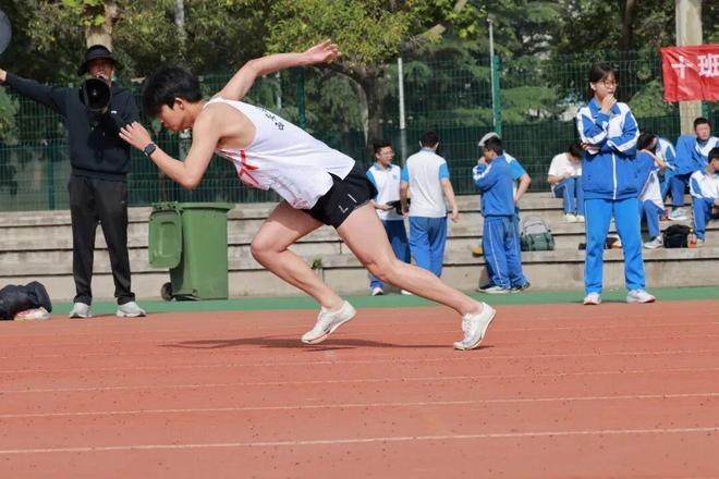 西安太白学校第八届体育节暨第28届田径运动会圆满完美体育网站落幕！(图4)
